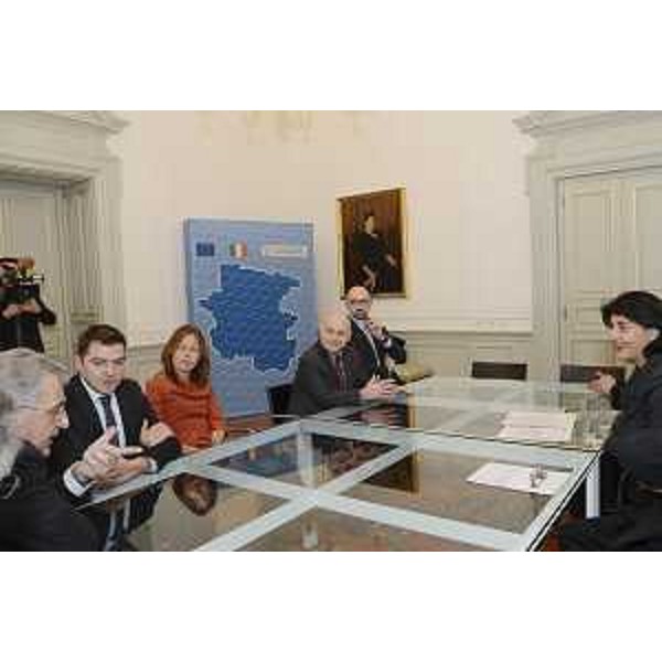 Mariagrazia Santoro (Assessore regionale Infrastrutture e Territorio) al Tavolo per l'Accordo sulla raccolta delle "domande prima casa", con Banca Popolare di Cividale, Friuladria e Federazione Banche di Credito Cooperativo (BCC) - Trieste 23/02/2017