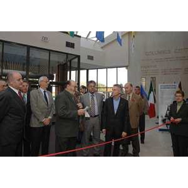 Riccardo Illy (Presidente Regione Friuli Venezia Giulia) e Roberto Antonaz (Assessore Regionaleall'istruzione, cultura, sport e pace) alla mostra sull'esodo (Toronto, 12/11/05)