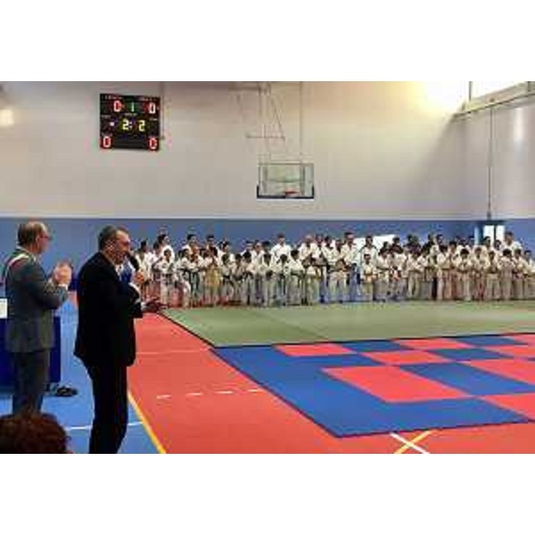 Sergio Bolzonello (Vicepresidente Regione FVG e assessore Attività produttive, Turismo e Cooperazione) e Marco Putto (Sindaco Azzano) all'inaugurazione della nuova palestra scolastico-sportiva - Azzano Decimo 26/02/2017