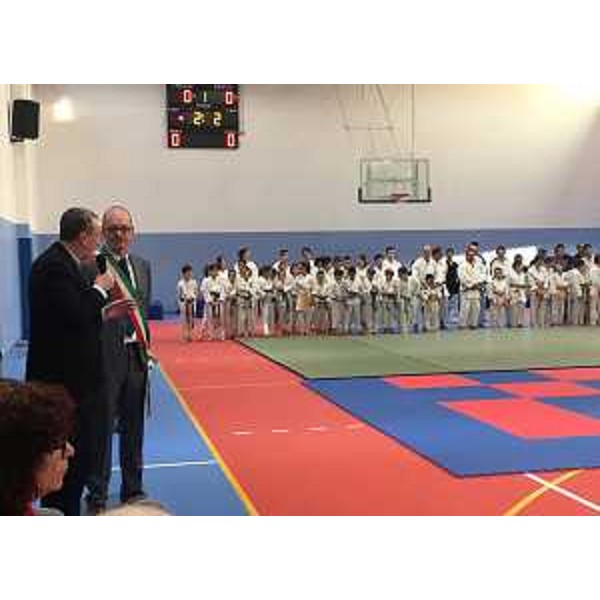 Sergio Bolzonello (Vicepresidente Regione FVG e assessore Attività produttive, Turismo e Cooperazione) e Marco Putto (Sindaco Azzano) all'inaugurazione della nuova palestra scolastico-sportiva - Azzano Decimo 26/02/2017