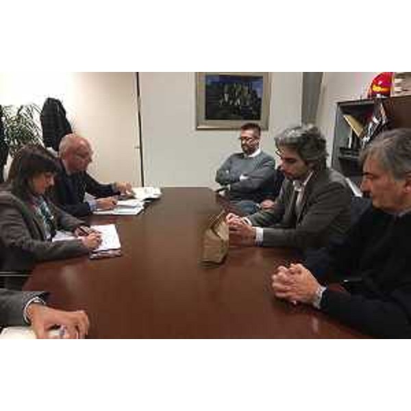 Debora Serracchiani (Presidente Regione Friuli Venezia Giulia) con sindaci e vicesindaci dell'Unione Territoriale Intercomunale (UTI) Medio Friuli - Udine 28/02/2017