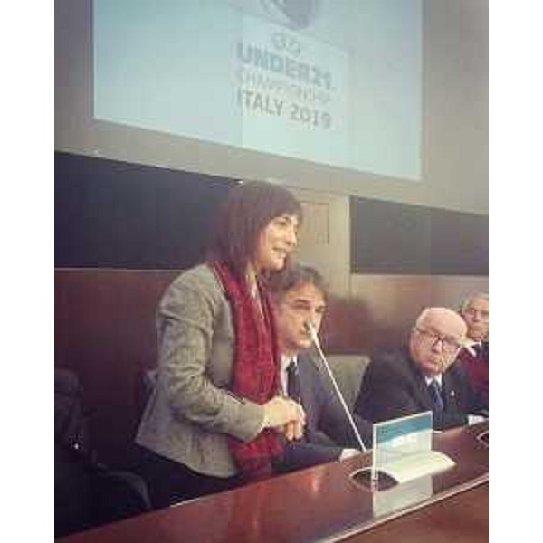 Debora Serracchiani (Presidente Regione Friuli Venezia Giulia) alla conferenza stampa di presentazione dell'organizzazione della fase finale dei Campionati europei di Calcio Under 21 del 2019, nella Sala polifunzionale della Presidenza del Consiglio dei Ministri - Roma 01/03/2017