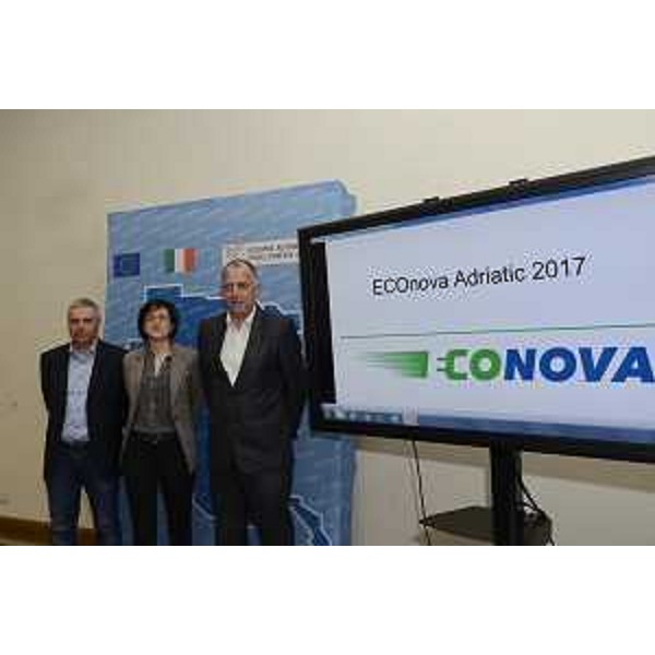 Paolo Di Pinto (Presidente Associazione Miglio Corse Monfalcone), Sara Vito (Assessore regionale Ambiente ed Energia) e Primoz Lemez (Presidente Club S Rally Lubiana) alla presentazione del 1° ECOnova Rally Cup (1° Rally Italia-Slovenia del FIA Electric and New Energy Championship) - Trieste 02/03/2017