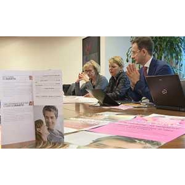 Maria Sandra Telesca (Assessore regionale), tra Nora Coppola e Francesco Gongolo (Direttore e funzionario Area promozione salute e prevenzione Regione FVG), alla presentazione della campagna d'informazione sugli Screening oncologici promossi dalla Regione Friuli Venezia Giulia - Udine 02/03/2017