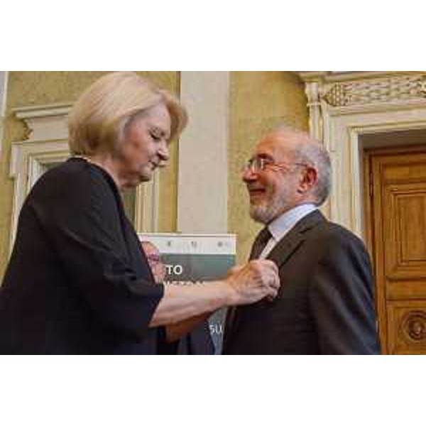 Nevenka Grdinic (Console generale Repubblica di Croazia a Trieste) e Umberto Zuballi (Presidente uscente TAR FVG) al V colloquio internazionale Euroregione dell'Alto Adriatico "Rifugiati, migranti, stranieri: legislazioni a confronto" - Trieste 03/03/2017