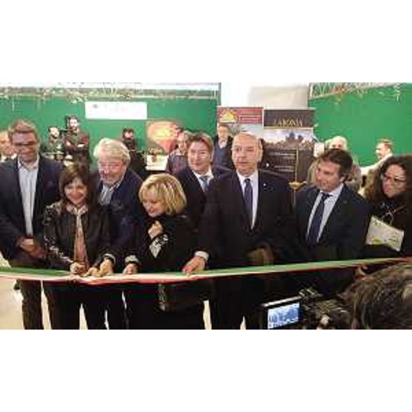 Debora Serracchiani (Presidente Regione Friuli Venezia Giulia), Antonio Paoletti (Presidente CCIAA Venezia Giulia) e Roberto Dipiazza (Sindaco Trieste) all'inaugurazione dell'undicesima edizione di Olio Capitale, alla Stazione Marittima - Trieste 04/03/2017