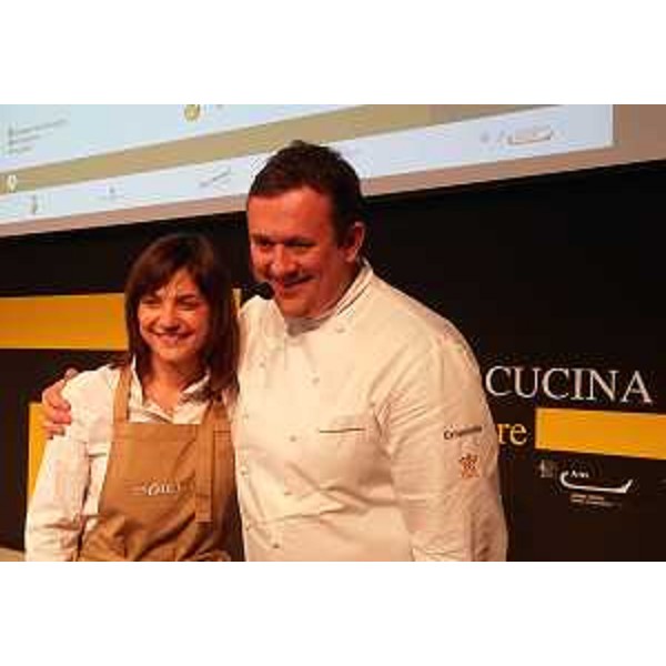 Debora Serracchiani (Presidente Regione Friuli Venezia Giulia) ed Emanuele Scarello (Chef stellato) durante lo show cooking all'inaugurazione dell'undicesima edizione di Olio Capitale, alla Stazione Marittima - Trieste 04/03/2017