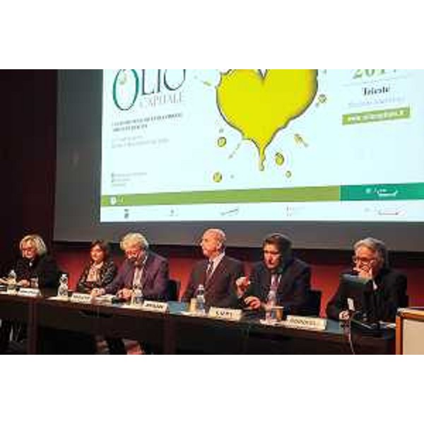 Debora Serracchiani (Presidente Regione Friuli Venezia Giulia), Antonio Paoletti (Presidente CCIAA Venezia Giulia) e Roberto Dipiazza (Sindaco Trieste) all'inaugurazione dell'undicesima edizione di Olio Capitale, alla Stazione Marittima - Trieste 04/03/2017
