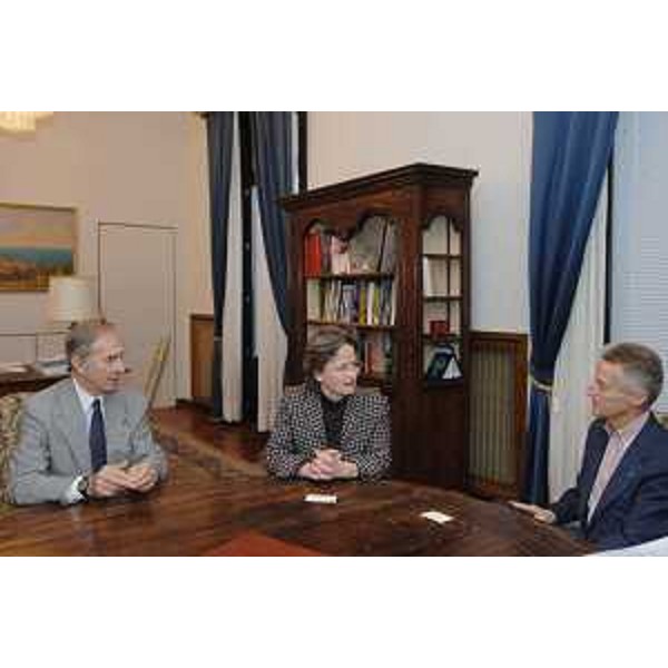 Riccardo Illy (Presidente Regione Friuli Venezia Giulia) con Eva Bugge (Ambasciatore di Norvegia in Italia) (Trieste, 10/11/05)