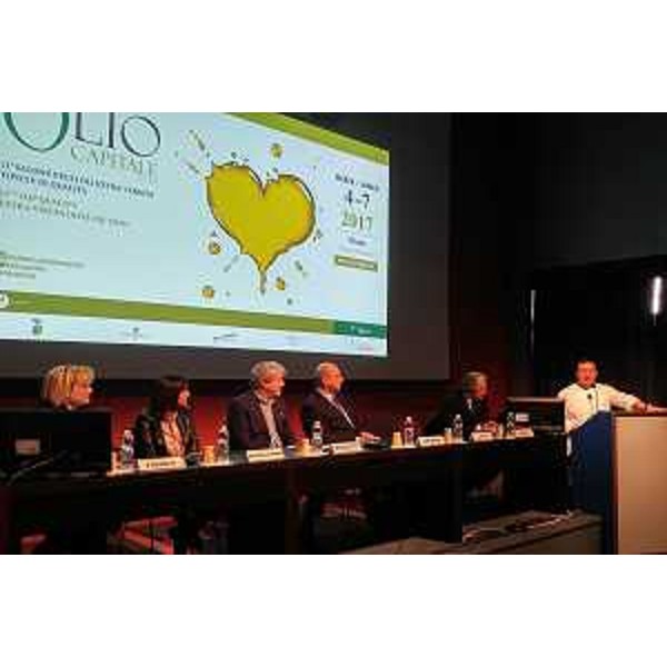 Debora Serracchiani (Presidente Regione Friuli Venezia Giulia), Antonio Paoletti (Presidente CCIAA Venezia Giulia) e Roberto Dipiazza (Sindaco Trieste) all'inaugurazione dell'undicesima edizione di Olio Capitale, alla Stazione Marittima - Trieste 04/03/2017
