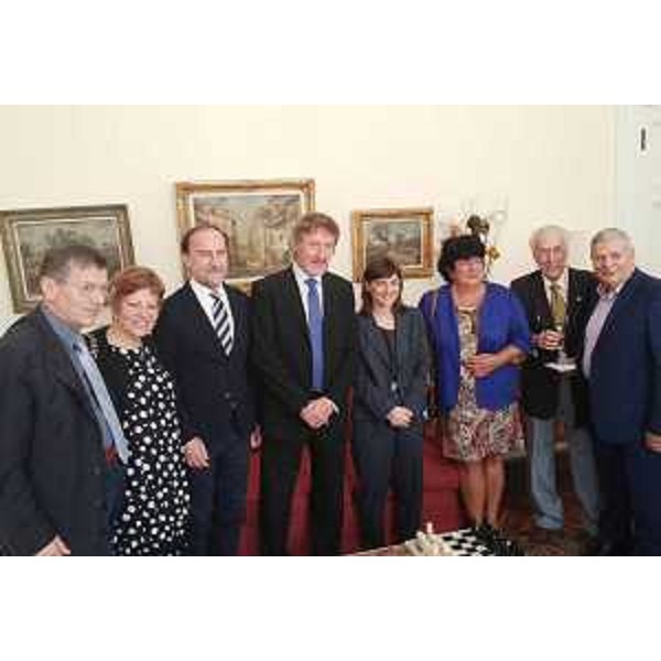Gianni Piccato (Ambasciatore d'Italia a Montevideo) e Debora Serracchiani (Presidente Regione Friuli Venezia Giulia) con rappresentanti di Corregionali, all'Ambasciata - Montevideo (Uruguay) 07/03/2017