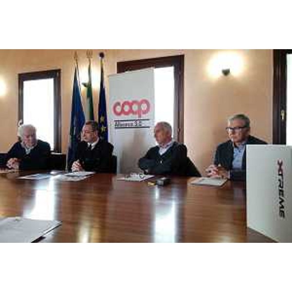 Gregorio Giust (Presidente Associazione "Sacile cambia marcia"), Sergio Bolzonello (Vicepresidente Regione FVG e assessore Attività produttive, Turismo e Cooperazione), Enzo Sima (Direttore Polo turistico Piancavallo) e Roberto Ceraolo (Sindaco Sacile) - Pordenone 07/03/2017