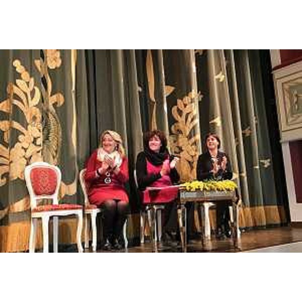 Annamaria Poggioli [Presidente Commissione Regionale Pari Opportunità (CRPO)], Loredana Panariti (Assessore regionale Pari Opportunità) e Federica Fogolin (Vicesindaco San Vito e assessore comunale Pari Opportunità) alla celebrazione della Giornata internazionale della Donna, all'Antico Teatro Sociale Giangiacomo Arrigoni - San Vito al Tagliamento 08/03/2017