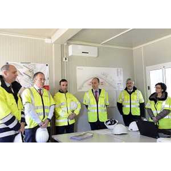 Enrico Altran (AcegasApsAmga), Roberto Gasparetto (Direttore generale AcegasApsAmga) e Sara Vito (Assessore regionale Ambiente ed Energia) in occasione del sopralluogo al cantiere del nuovo Depuratore di Servola - Trieste 08/03/2017