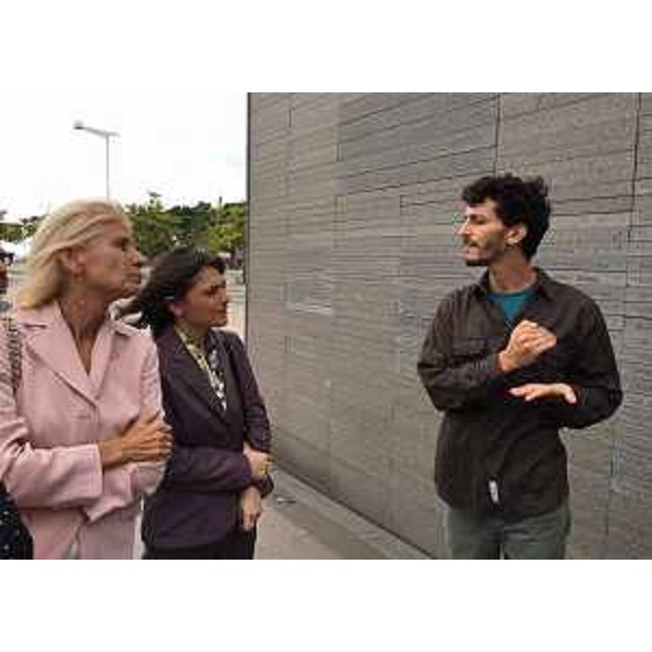 Debora Serracchiani (Presidente Regione Friuli Venezia Giulia) visita il Monumento alle Vittime del terrorismo di Stato, al Parco della Memoria - Buenos Aires 08/03/2017
