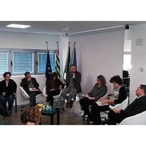 Loredana Panariti (Assessore regionale Lavoro, Formazione, Istruzione, Pari Opportunità, Politiche giovanili, Ricerca e Università) alla tavola rotonda "Salute e sicurezza delle donne: a che punto siamo?", organizzata dalla CISL FVG - Monfalcone 09/03/2017 (Foto Luciano Bordin)