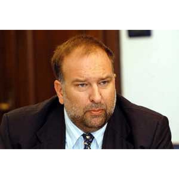 Roberto Cosolini (Assessore regionale al lavoro, formazione, università e ricerca) in primo piano 