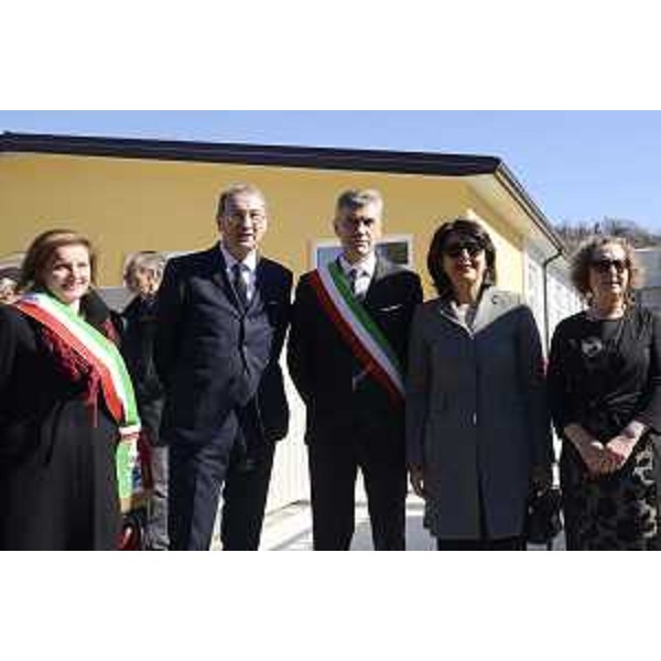 Caterina Dugaro (Vicesindaco Stregna), Sergio Bolzonello (Vicepresidente Regione Friuli Venezia Giulia), Mariano Zufferli (Sindaco San Pietro), Mariagrazia Santoro (Assessore regionale Infrastrutture e Territorio) e Tamara Blazina (Deputata) all'inaugurazione della sede rinnovata dell'Istituto comprensivo statale con insegnamento bilingue sloveno-italiano Paolo Petricig - San Pietro al Natisone 11/03/2017