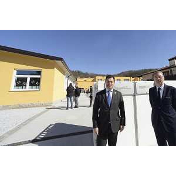 Franco Iacop (Presidente Consiglio regionale FVG) e Sergio Bolzonello (Vicepresidente Regione Friuli Venezia Giulia) all'inaugurazione della sede rinnovata dell'Istituto comprensivo statale con insegnamento bilingue sloveno-italiano Paolo Petricig - San Pietro al Natisone 11/03/2017