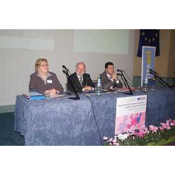 Franco Iacop (Assessore Regionale per le relazioni internazionali, comunitarie e autonomie locali) al convegno Interact (Trieste, 03/11/05)
