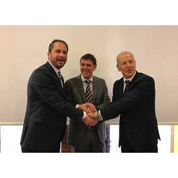 Cristiano Shaurli (Assessore Risorse agricole e forestali FVG), Albino Armani (Presidente Consorzio DOC delle Venezie) e Giuseppe Pan (Assessore Agricoltura, Caccia e Pesca Veneto) - Montecchio Maggiore 14/03/2017