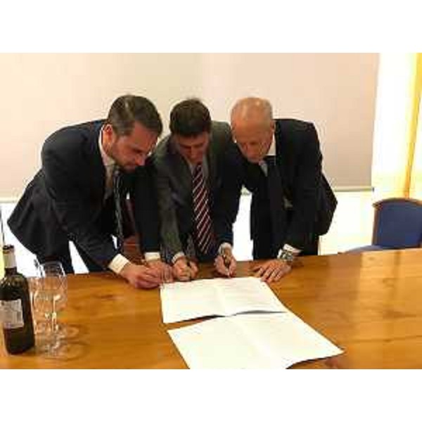 Cristiano Shaurli (Assessore Risorse agricole e forestali FVG), Albino Armani (Presidente Consorzio DOC delle Venezie) e Giuseppe Pan (Assessore Agricoltura, Caccia e Pesca Veneto) - Montecchio Maggiore 14/03/2017