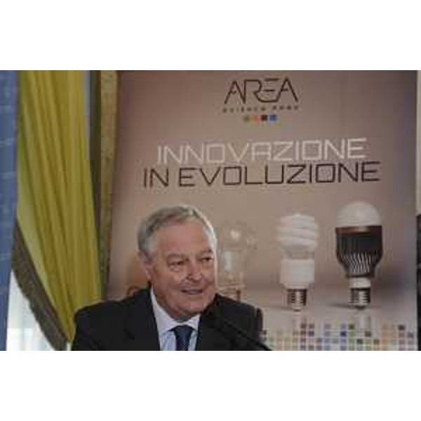 Sergio Paoletti (Presidente AREA Science Park) al Tavolo della firma del Protocollo per lo sviluppo industriale del Porto di Trieste, siglato da Autorità Sistema Portuale Mare Adriatico Orientale e AREA Science Park - Trieste 15/03/2017