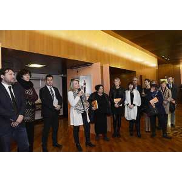 Loredana Panariti (Assessore regionale Lavoro, Formazione, Istruzione, Pari Opportunità, Politiche giovanili, Ricerca e Università), Franco Iacop (Presidente Consiglio regionale) e Annamaria Poggioli [Presidente Commissione Regionale Pari Opportunità (CRPO)] all'inaugurazione della rassegna fotografica "Abitare il presente" - Trieste 15/03/2017