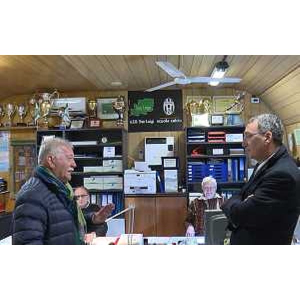 Ezio Peruzzo (Presidente A.S.D. San Luigi Calcio) e Sergio Bolzonello (Vicepresidente Regione FVG e assessore Attività produttive, Turismo e Cooperazione) nella sede della A.S.D. San Luigi Calcio - Trieste 15/03/2017