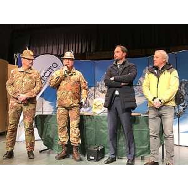 Silvano Gandino e Federico Bonato (Truppe Alpine), Cristiano Shaurli (Assessore regionale Risorse agricole e forestali, presidente AINEVA) e Daniele Moro (Struttura stabile centrale Attività prevenzione rischio valanghe Regione FVG) - San Candido (BZ) 16/03/2017