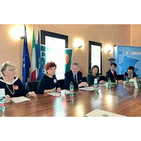 Mariella Marchi (Capo Delegazione FAI Trieste), Tiziana Sandrinelli (Presidente FAI FVG), Sergio Bolzonello (Vicepresidente Regione FVG e assessore Attività produttive, Turismo e Cooperazione), Marina Fileti (Capo Delegazione FAI Pordenone) e Michele Da Col (Delegato Comunicazione FAI FVG) - Pordenone 16/03/2017