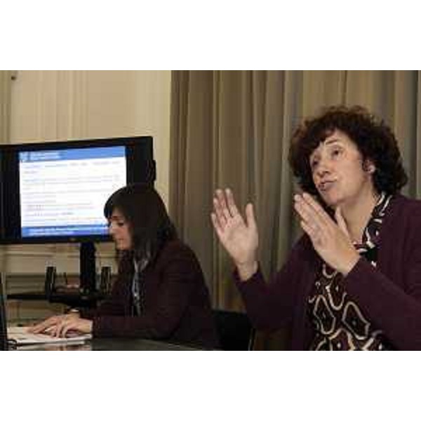 Debora Serracchiani (Presidente Regione Friuli Venezia Giulia) e Loredana Panariti (Assessore regionale Lavoro, Formazione, Istruzione, Pari Opportunità, Politiche giovanili, Ricerca e Università) alla presentazione del disegno di legge sulle "Disposizioni per il sostegno all'occupabilità dei giovani - AttivaGiovani - e per il sostegno all'assunzione con contratti di lavoro subordinato di prestatori di lavoro accessorio" - Trieste 17/03/2017