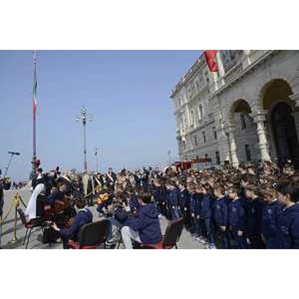 Celebrazioni della Giornata dell'Unità nazionale, della Costituzione, dell'Inno e della Bandiera, in piazza Unità d'Italia - Trieste 17/03/2017