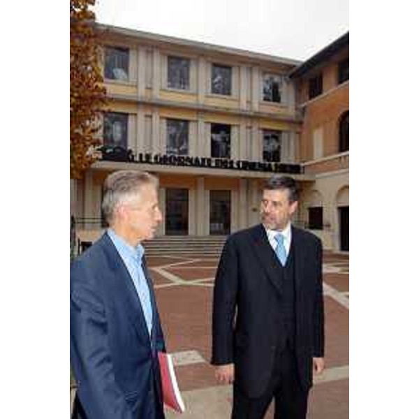 Riccardo Illy (Presidente Regione Friuli Venezia Giulia) con Roberto Capuzzo (Sindaco di Sacile) (Sacile, 28/10/05)