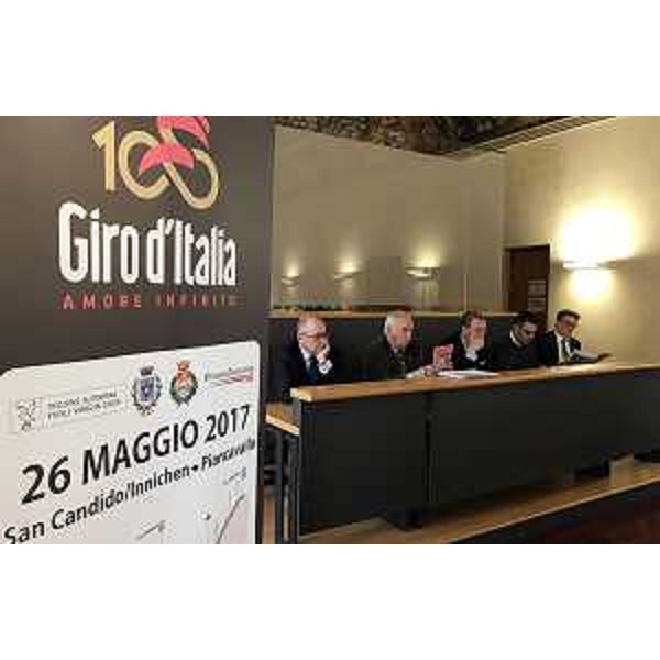 Marco Tullio Petrangelo (Direttore generale PromoTurismo FVG), Enzo Cainero (Project manager Tappe Giro d'Italia in FVG), Sergio Bolzonello (Vicepresidente Regione FVG e assessore Attività produttive, Turismo e Cooperazione), Alessandro Ciriani (Sindaco Pordenone) e Sandrino Della Puppa (Vicesindaco Aviano) a Palazzo Badini - Pordenone 20/03/2017