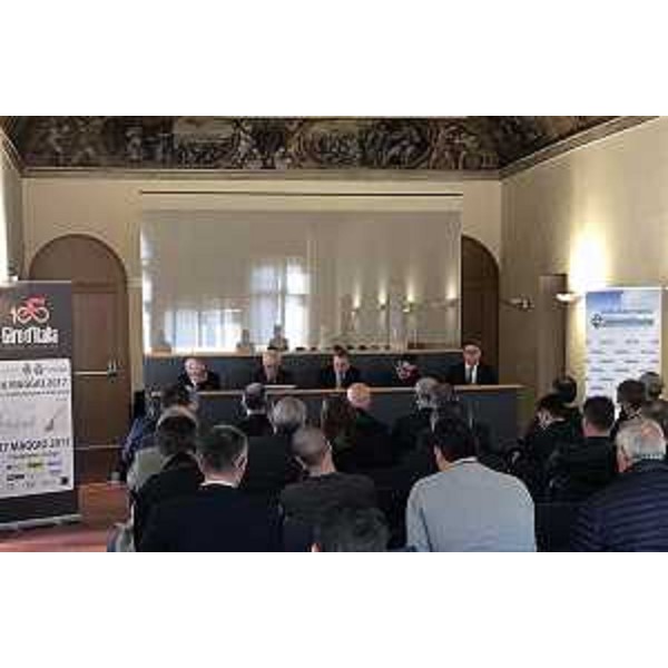 Marco Tullio Petrangelo (Direttore generale PromoTurismo FVG), Enzo Cainero (Project manager Tappe Giro d'Italia in FVG), Sergio Bolzonello (Vicepresidente Regione FVG e assessore Attività produttive, Turismo e Cooperazione), Alessandro Ciriani (Sindaco Pordenone) e Sandrino Della Puppa (Vicesindaco Aviano) a Palazzo Badini - Pordenone 20/03/2017