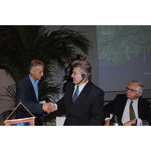 Riccardo Illy (Presidente Regione Friuli Venezia Giulia) e Zivec al convegno "Una politica per il Corridoio V" (Venezia, 28/10/05) 