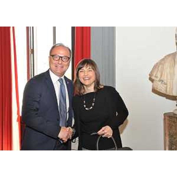 Corrado Bonfanti (Sindaco Noto) e Debora Serracchiani (Presidente Regione Friuli Venezia Giulia) al trentennale dell'Associazione Nazionale Città del Vino, nella Sala della Protomoteca in Campidoglio - Roma 21/03/2017