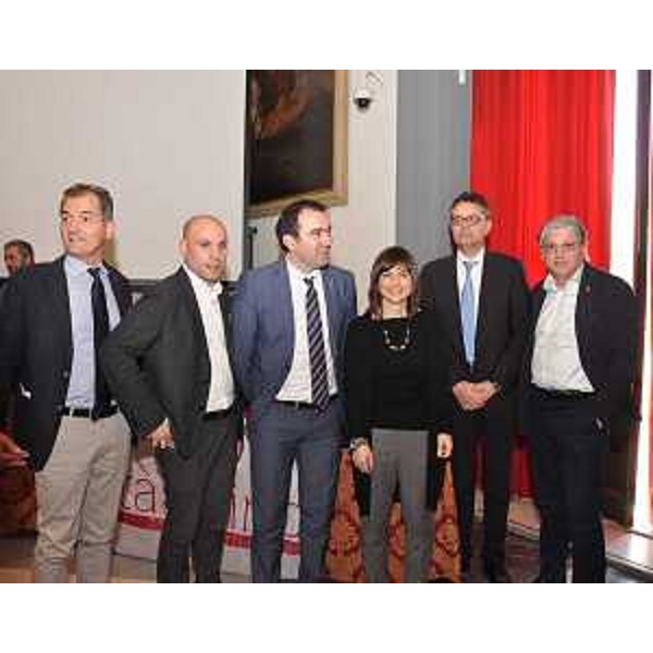 Daniele Sergon (Sindaco Capriva del Friuli) e Debora Serracchiani (Presidente Regione Friuli Venezia Giulia) al trentennale dell'Associazione Nazionale Città del Vino, nella Sala della Protomoteca in Campidoglio - Roma 21/03/2017
