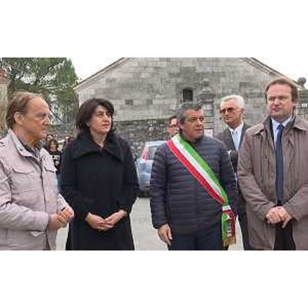 Mariagrazia Santoro (Assessore regionale Infrastrutture e Territorio), Francesco Martines (Sindaco Palmanova) e Giorgio Damiani (Presidente FVG Strade S.p.A.) all'inaugurazione del dispositivo sperimentale "STOP Salvapedoni" - Palmanova 21/03/2017