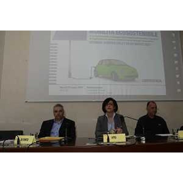 Sara Vito (Assessore regionale Ambiente ed Energia) alla conferenza "Mobilità ecosostenibile" in occasione della prima gara del Campionato ECONOVA Cup 2017 "ECONOVA ADRIATIC RALLY" di regolarità per vetture elettriche e a energia alternativa, nella sede della Regione FVG - Trieste 23/03/2017