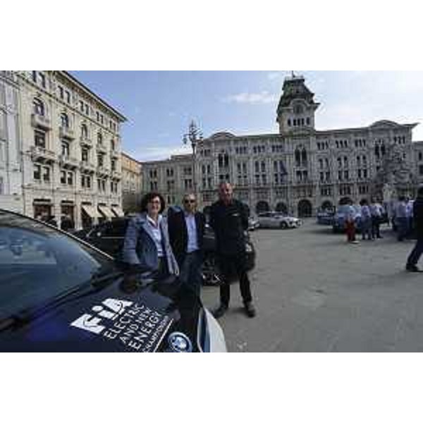 Sara Vito (Assessore regionale Ambiente ed Energia) in piazza Unità alla partenza della prima gara del Campionato ECONOVA Cup 2017 "ECONOVA ADRIATIC RALLY" di regolarità per vetture elettriche e a energia alternativa - Trieste 23/03/2017