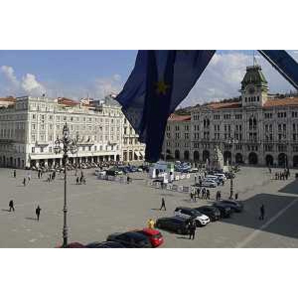 Piazza Unità per la prima gara del Campionato ECONOVA Cup 2017 "ECONOVA ADRIATIC RALLY" di regolarità per vetture elettriche e a energia alternativa - Trieste 23/03/2017