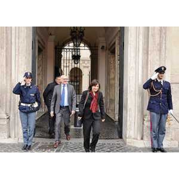 Debora Serracchiani (Presidente Regione Friuli Venezia Giulia) all'uscita da Palazzo Chigi dove Paolo Gentiloni (Presidente del Consiglio dei Ministri) ha ricevuto i rappresentanti della Conferenza delle Regioni e delle Province autonome - Roma 27/03/2017