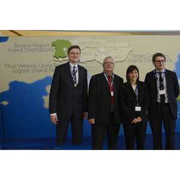 Wojciech Sopinski (Advisor coordinatore europeo Brian Simpson), Brian Simpson (Coordinatore europeo Autostrade del mare), Debora Serracchiani (Presidente Regione Friuli Venezia Giulia) e Zeno D'Agostino (Presidente Autorità Sistema Portuale Mare Adriatico Orientale) al forum "Motorways of the Sea. The Maritime Dimension of TEN-T Network", alla Stazione Marittima - Trieste 28/03/2017