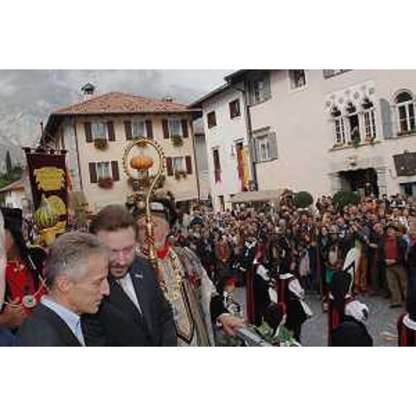 Riccardo Illy (Presidente Regione Friuli Venezia Giulia) alla Festa della Zucca (Venzone, 23/10/05)