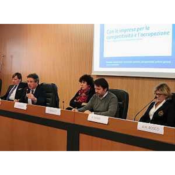 Loredana Panariti (Assessore regionale Lavoro, Formazione, Istruzione, Pari Opportunità, Politiche giovanili, Ricerca e Università) al convegno "Con le imprese per la competitività e l'occupazione" - Tolmezzo 28/03/2017