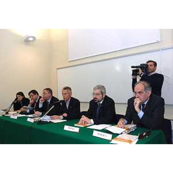 Riccardo Illy (Presidente Regione Friuli Venezia Giulia) interviene al Convegno "Le Regioni italiane nei processi normativi comunitari" organizzato presso la facoltà di Economia dell'Università di Udine. (Udine 07/11/07)