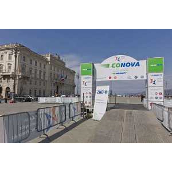 Piazza Unità d'Italia durante la prima gara del Campionato ECONOVA Cup 2017 "ECONOVA ADRIATIC RALLY" di regolarità per vetture elettriche e a energia alternativa - Trieste 23/03/2017