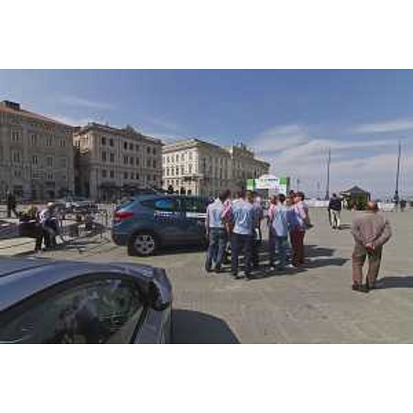 Piazza Unità d'Italia durante la prima gara del Campionato ECONOVA Cup 2017 "ECONOVA ADRIATIC RALLY" di regolarità per vetture elettriche e a energia alternativa - Trieste 23/03/2017